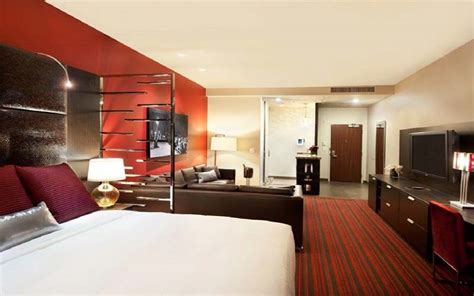 Golden Gate Suites .